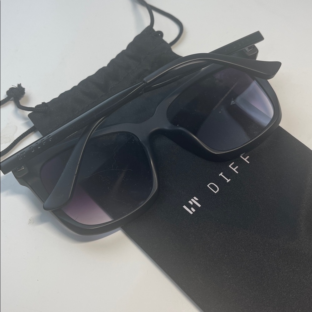 Diff Sunglasses Hailey matte black EUC - image 4